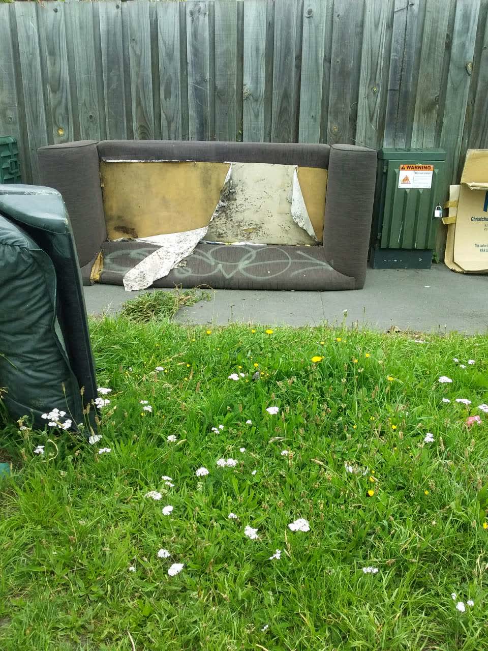 The photograph attached to this rubbish/recycling report