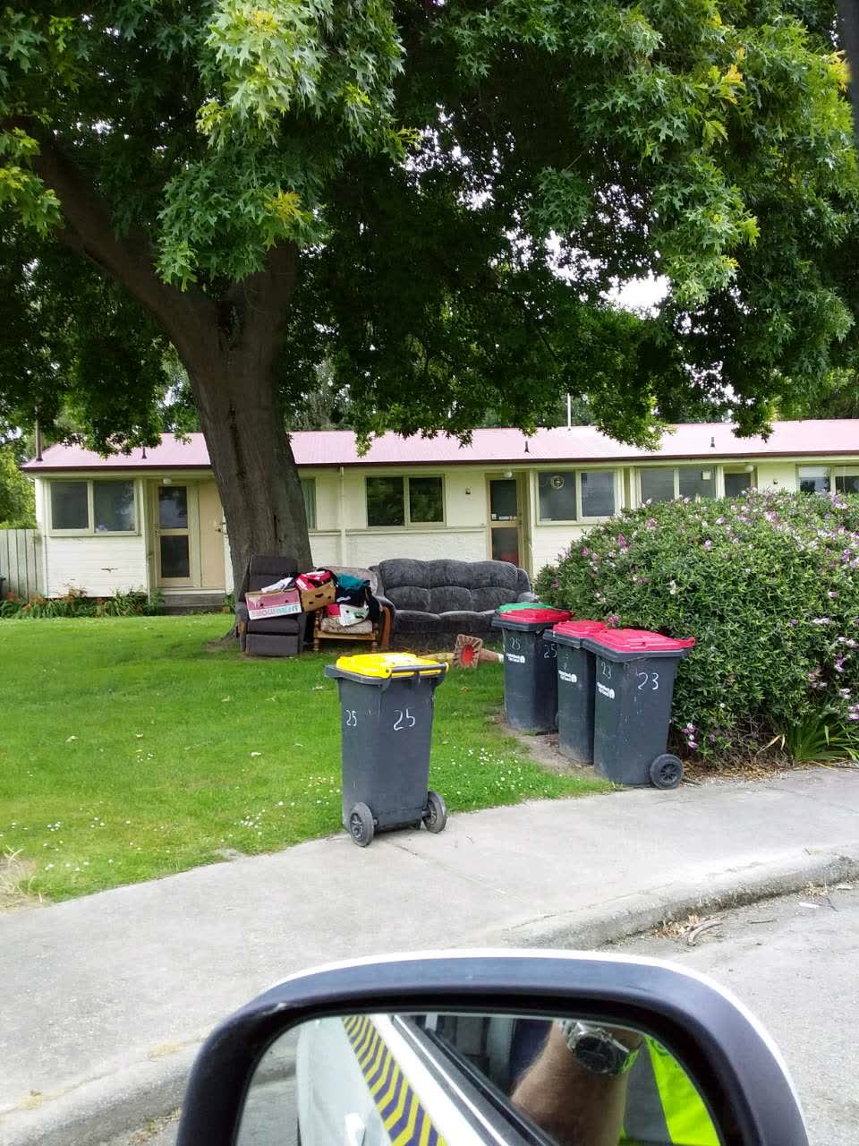 The photograph attached to this rubbish/recycling report