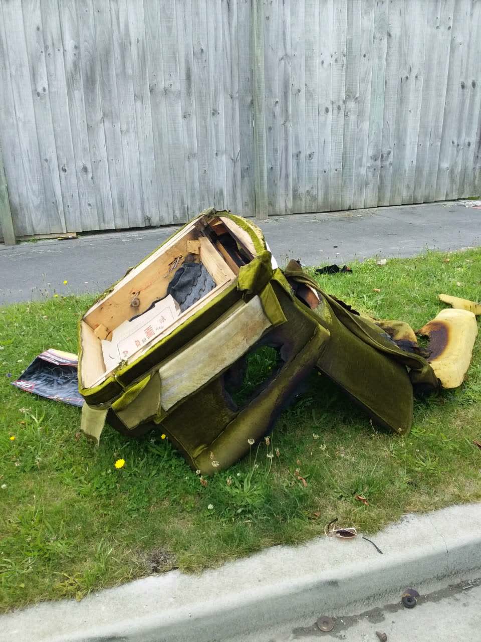 The photograph attached to this rubbish/recycling report