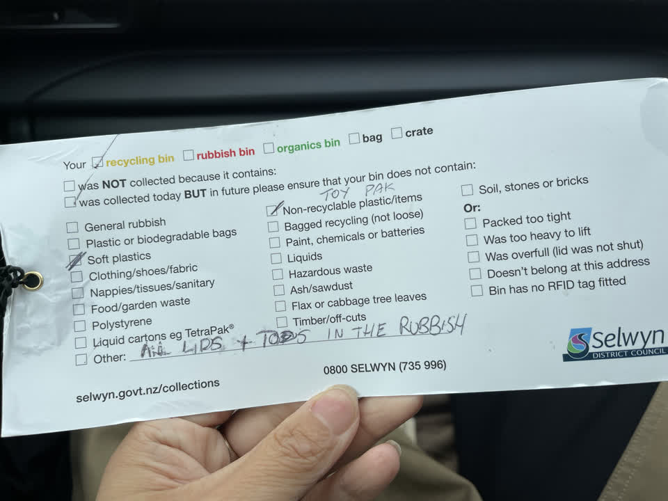 The photograph attached to this rubbish/recycling report