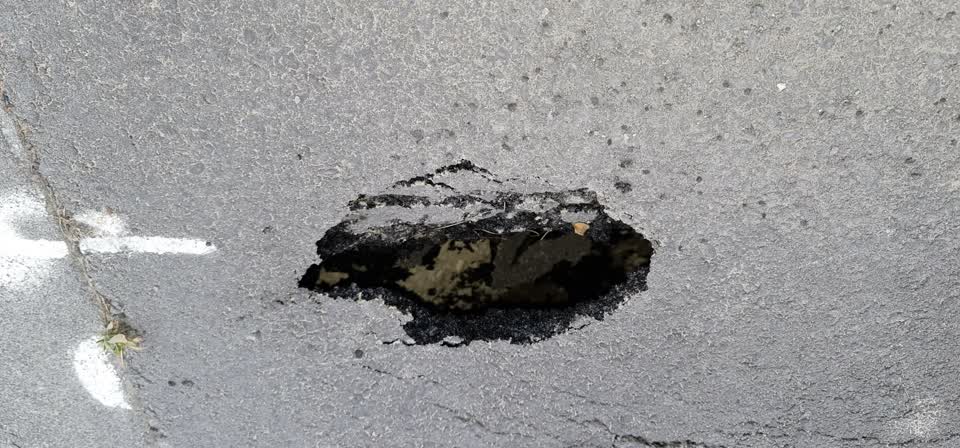 The photograph attached to this roading/streets report