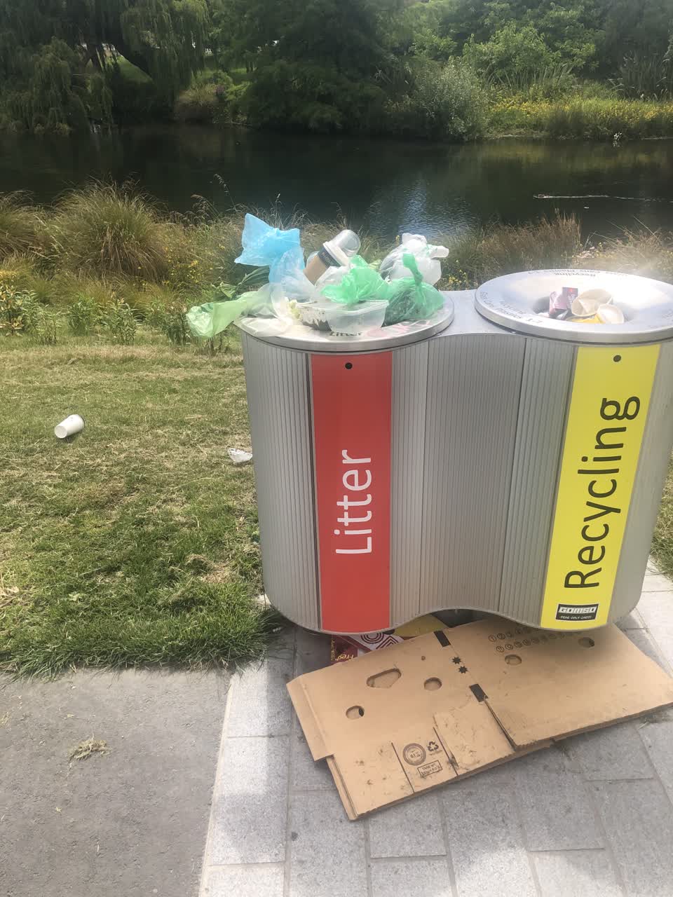 The photograph attached to this rubbish/recycling report