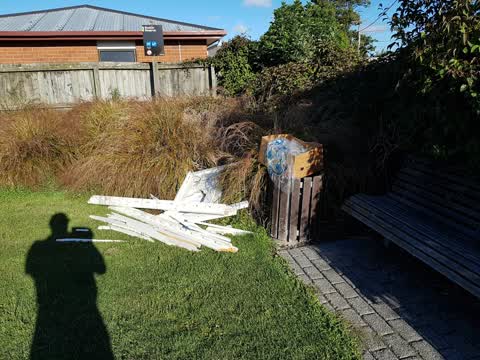Rubbish/Recycling, a report photo