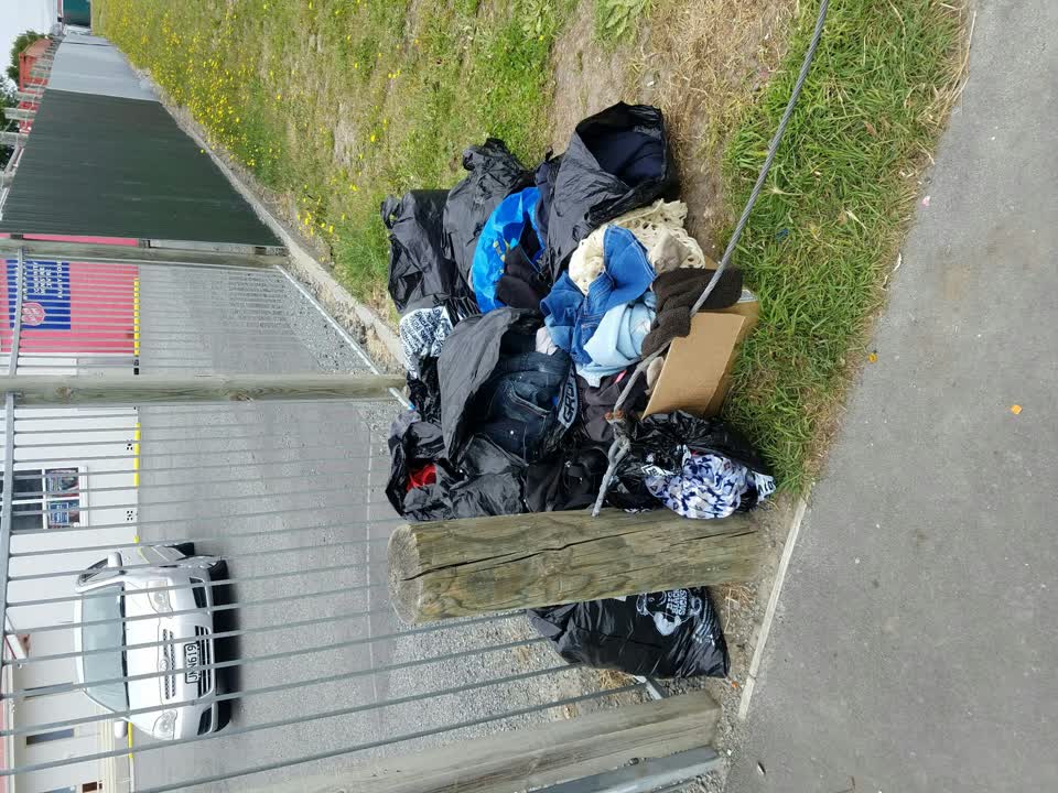 The photograph attached to this rubbish/recycling report