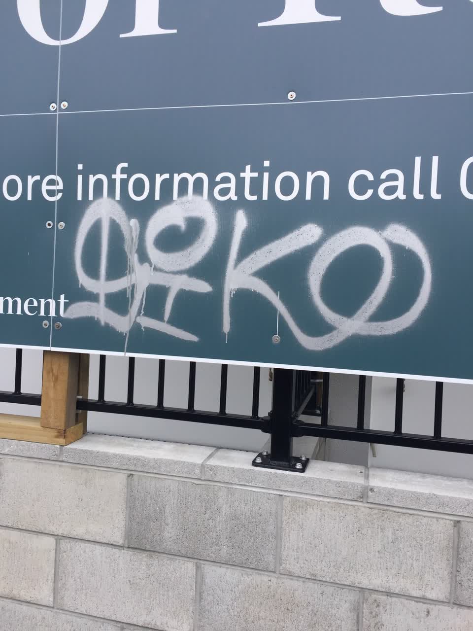 The photograph attached to this graffiti report