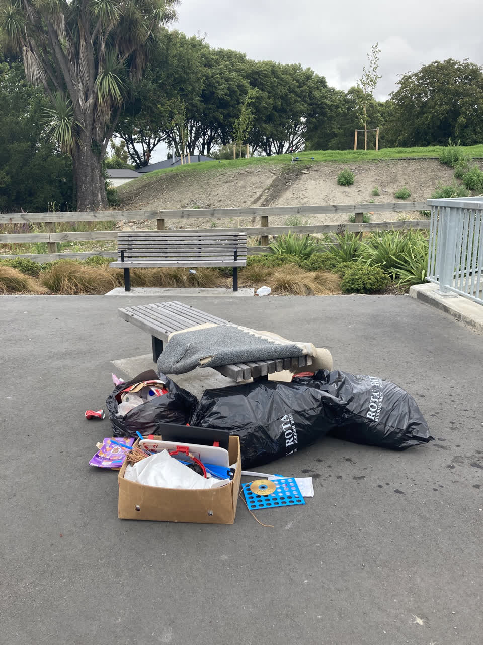The photograph attached to this rubbish/recycling report
