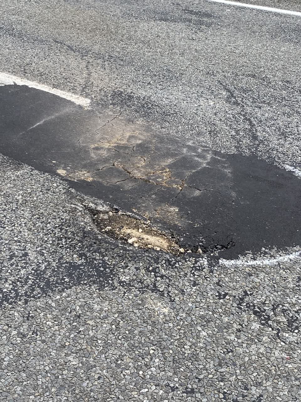 The photograph attached to this roading/streets report