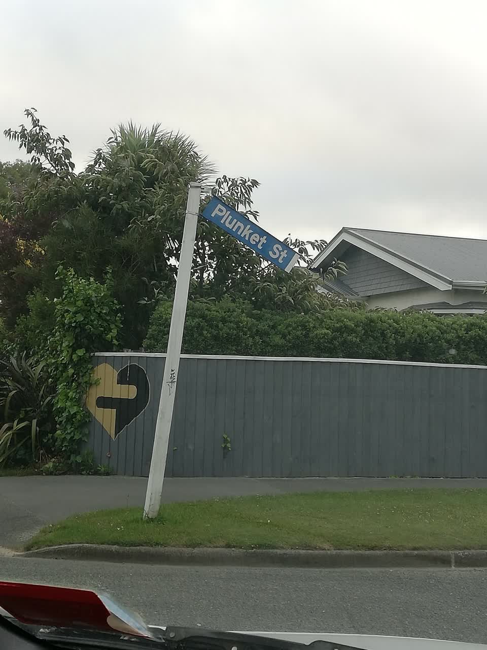 The photograph attached to this roading/streets report