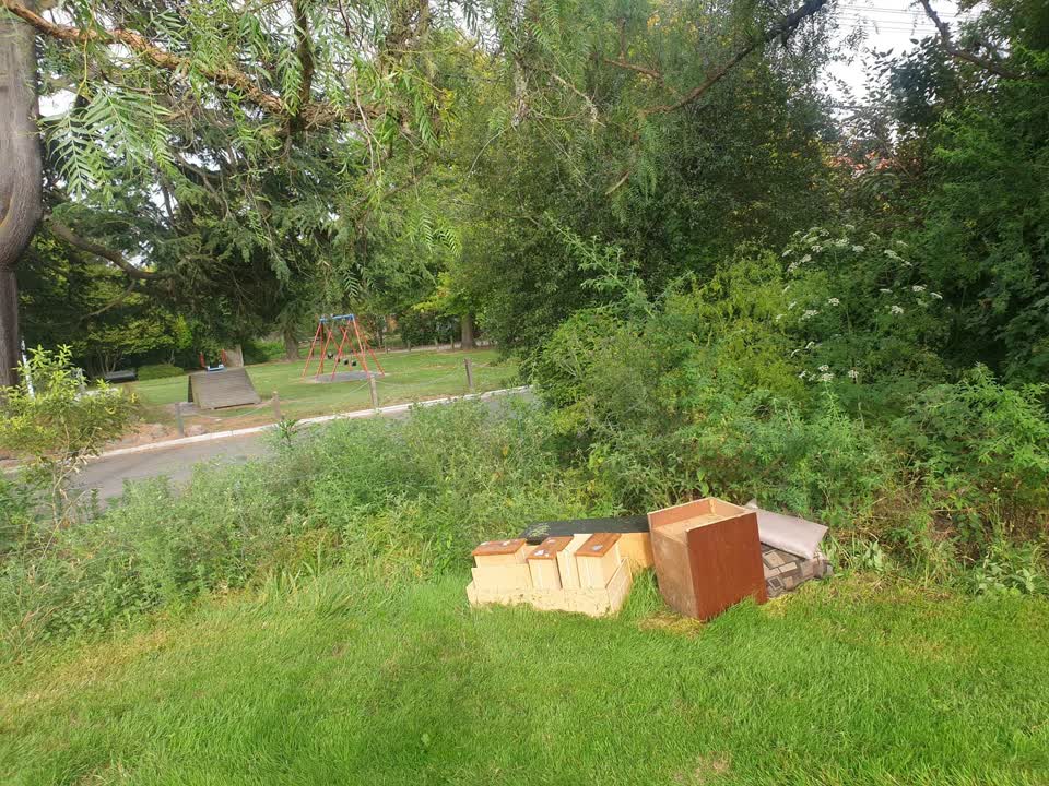 The photograph attached to this rubbish/recycling report