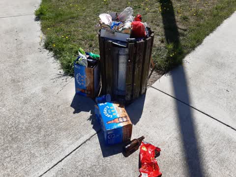 Rubbish/Recycling, a report photo