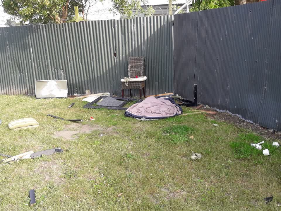 The photograph attached to this rubbish/recycling report