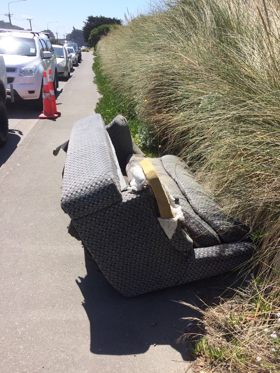 The photograph attached to this rubbish/recycling report
