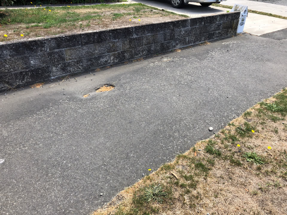 The photograph attached to this roading/streets report