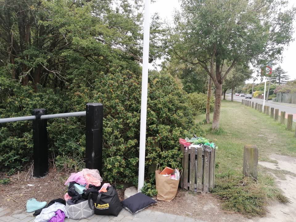 The photograph attached to this rubbish/recycling report