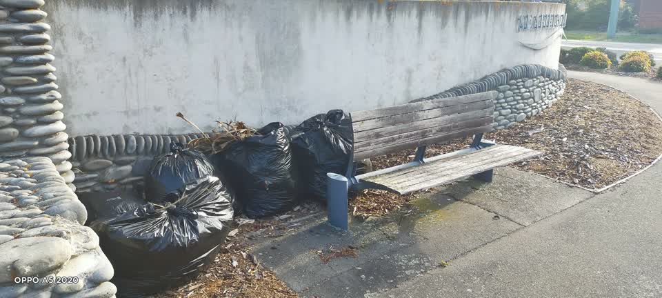 The photograph attached to this rubbish/recycling report