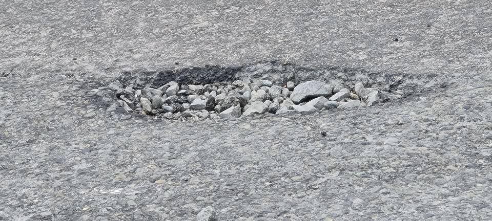 The photograph attached to this roading/streets report