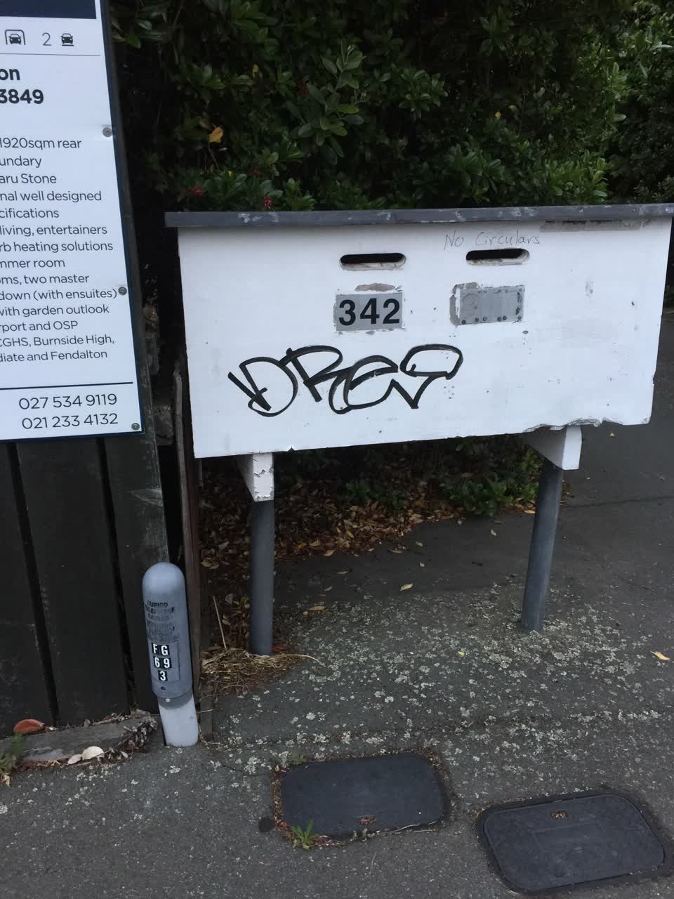 The photograph attached to this graffiti report