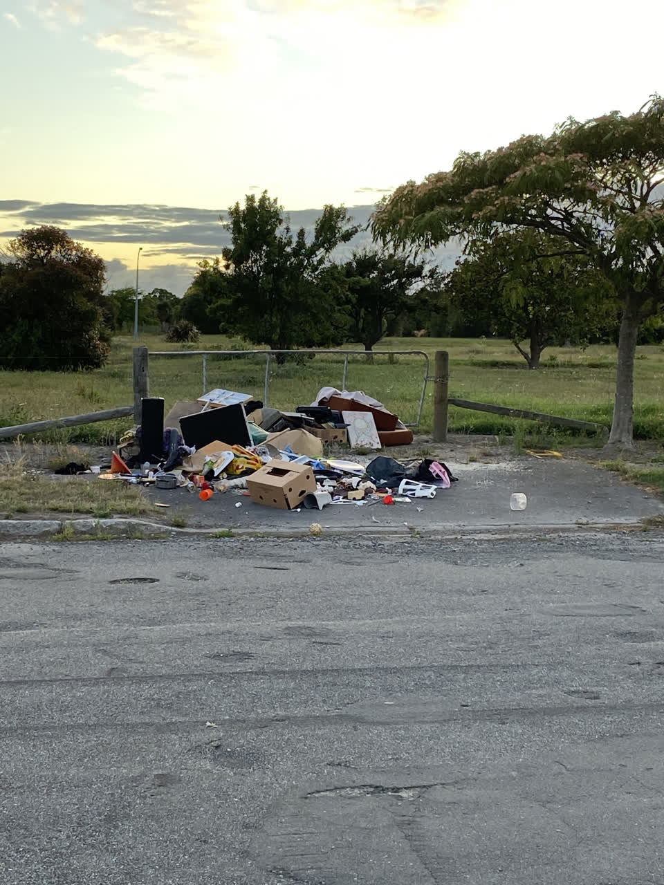 The photograph attached to this rubbish/recycling report