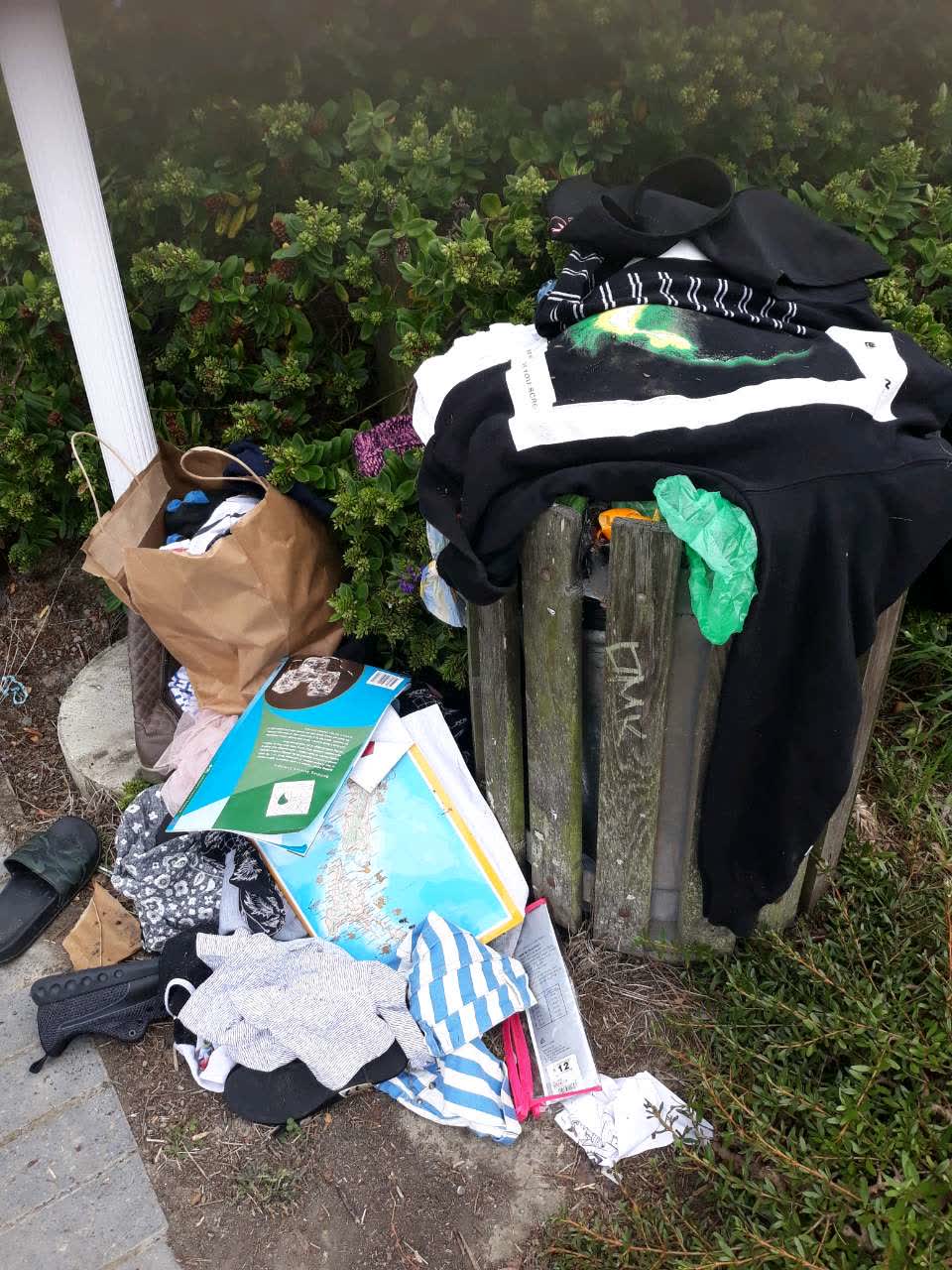 The photograph attached to this rubbish/recycling report