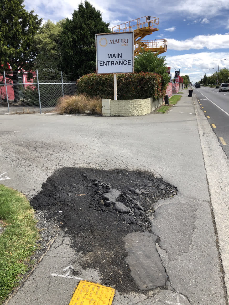 The photograph attached to this street light outage report