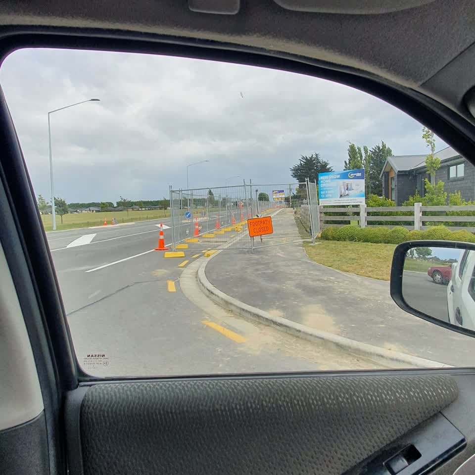 The photograph attached to this roading/streets report