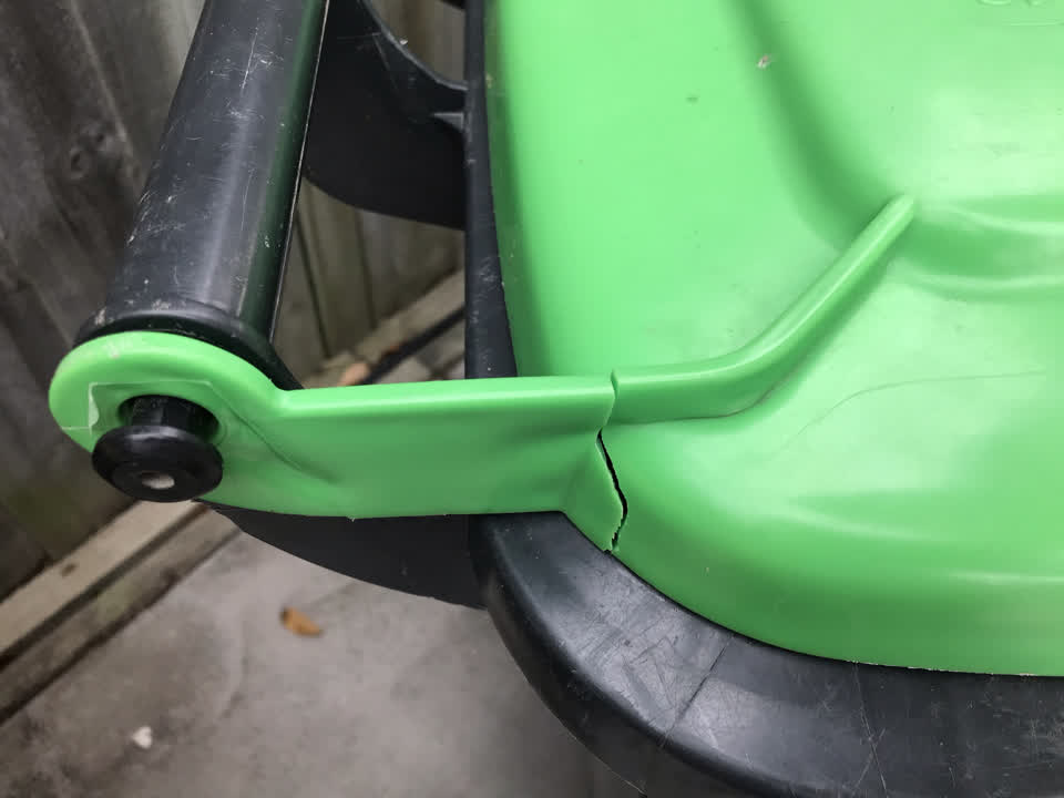 The photograph attached to this rubbish/recycling report