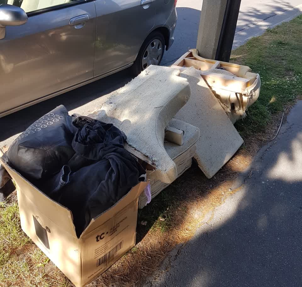 The photograph attached to this rubbish/recycling report
