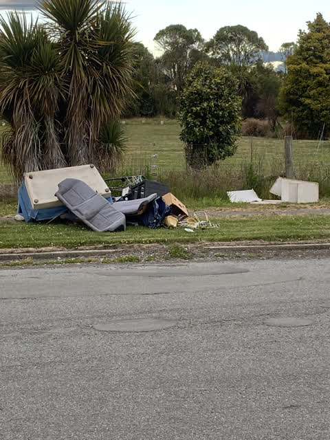 Rubbish/Recycling, a report photo