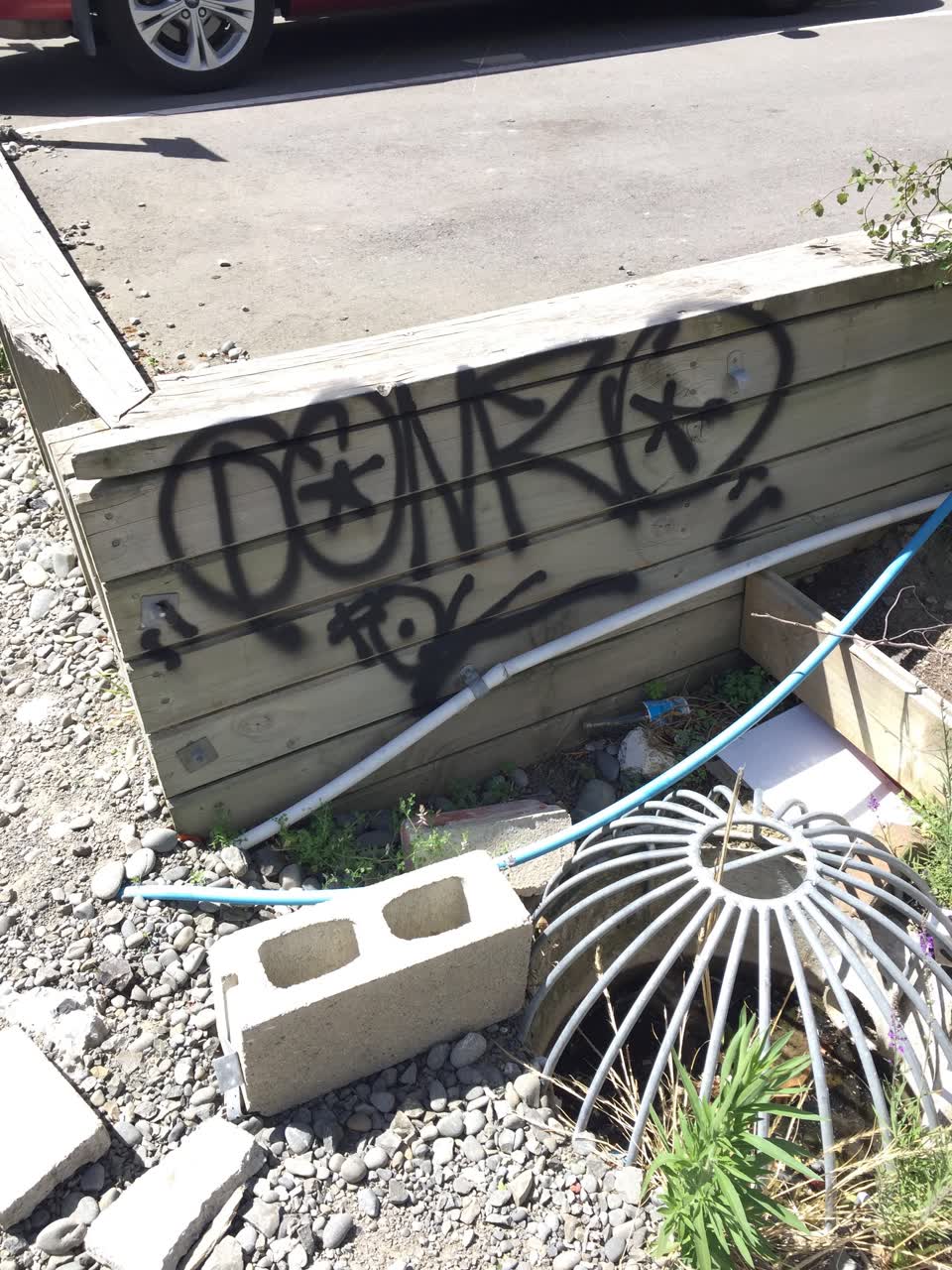The photograph attached to this graffiti report