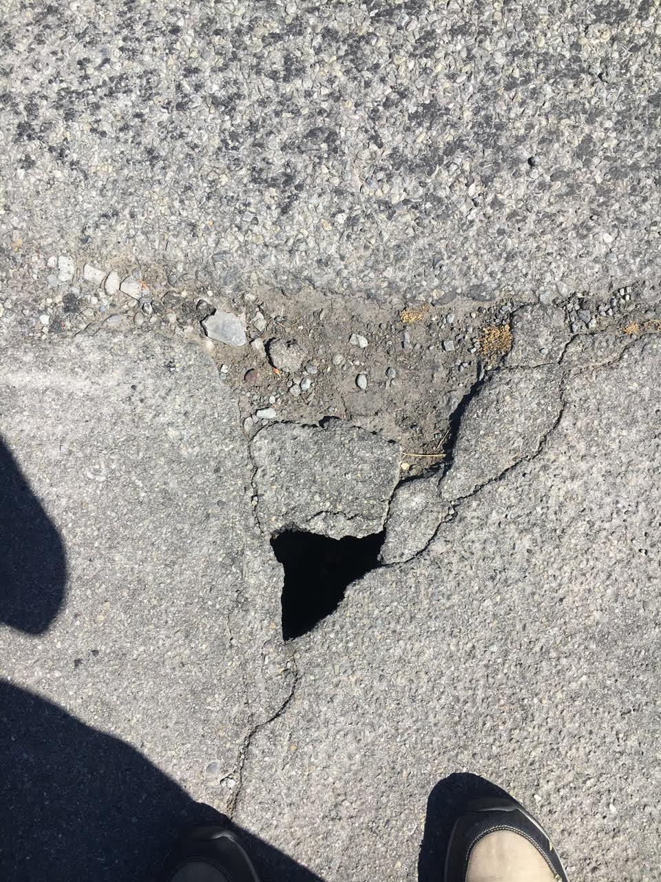 The photograph attached to this roading/streets report