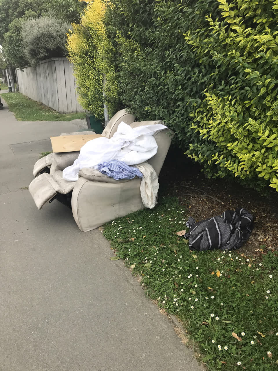 The photograph attached to this rubbish/recycling report