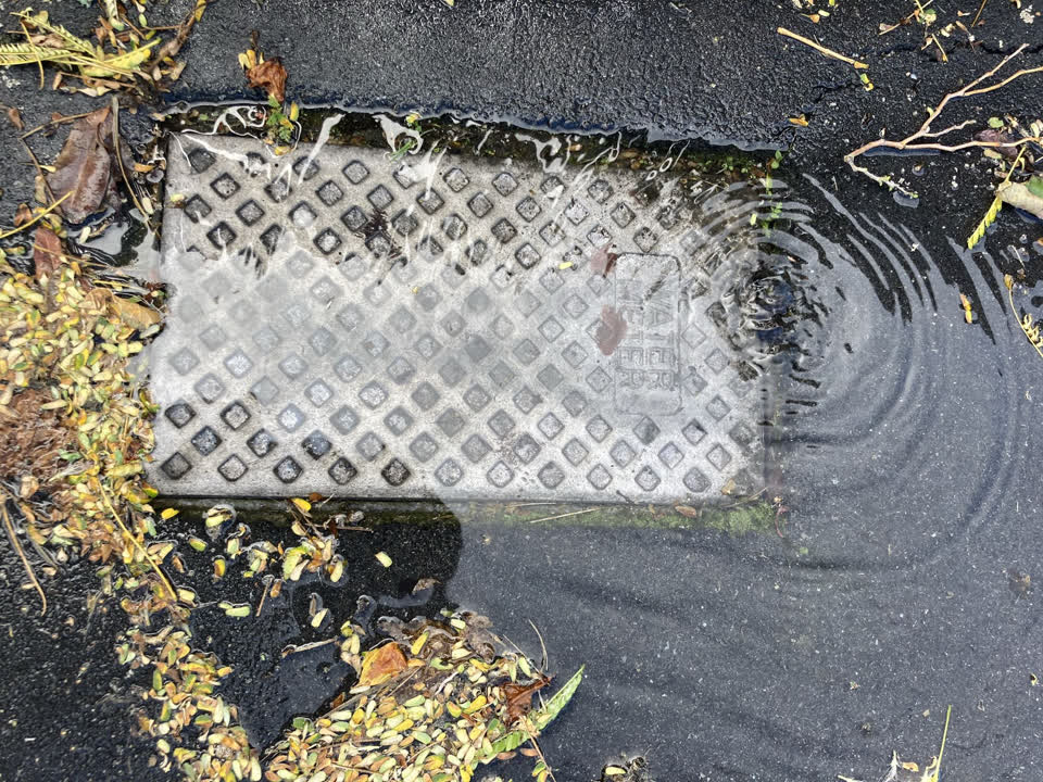 The photograph attached to this sewer - leak / blockage report