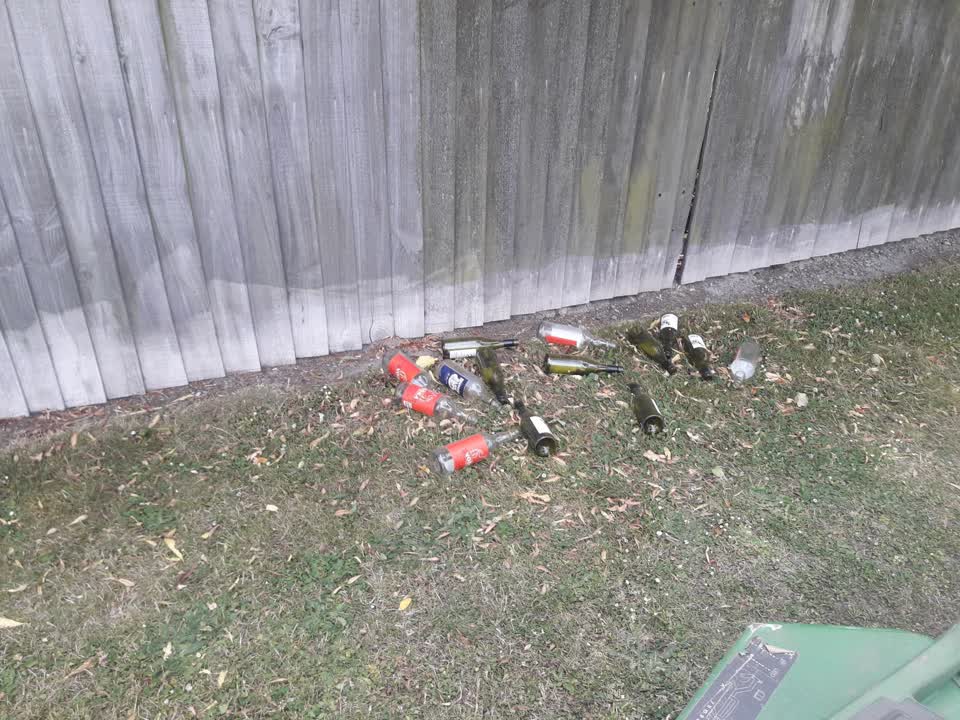 The photograph attached to this rubbish/recycling report