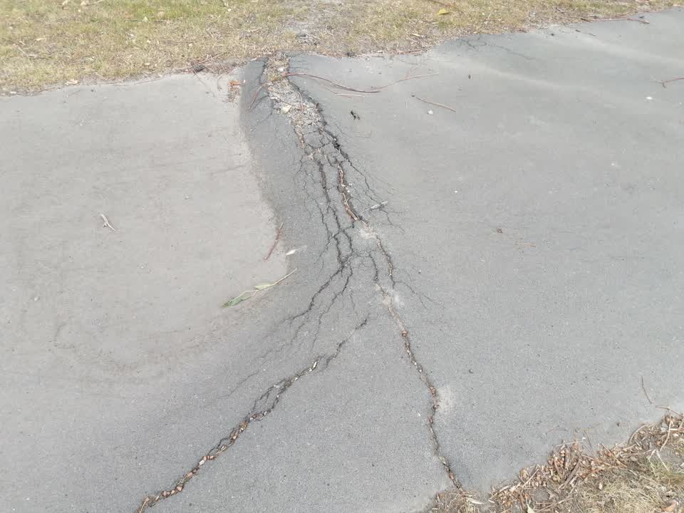 The photograph attached to this roading/streets report