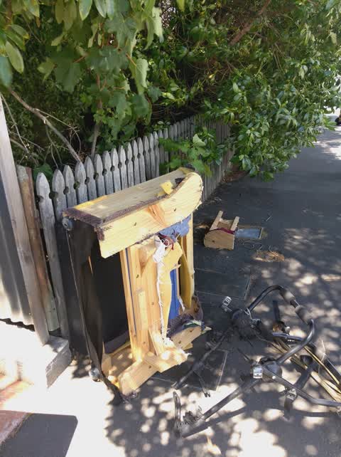 Rubbish/Recycling, a report photo