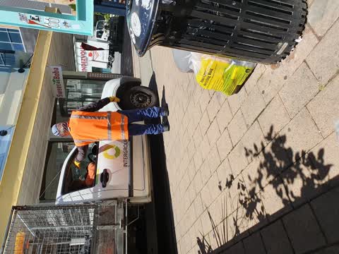 Rubbish/Recycling, a report photo