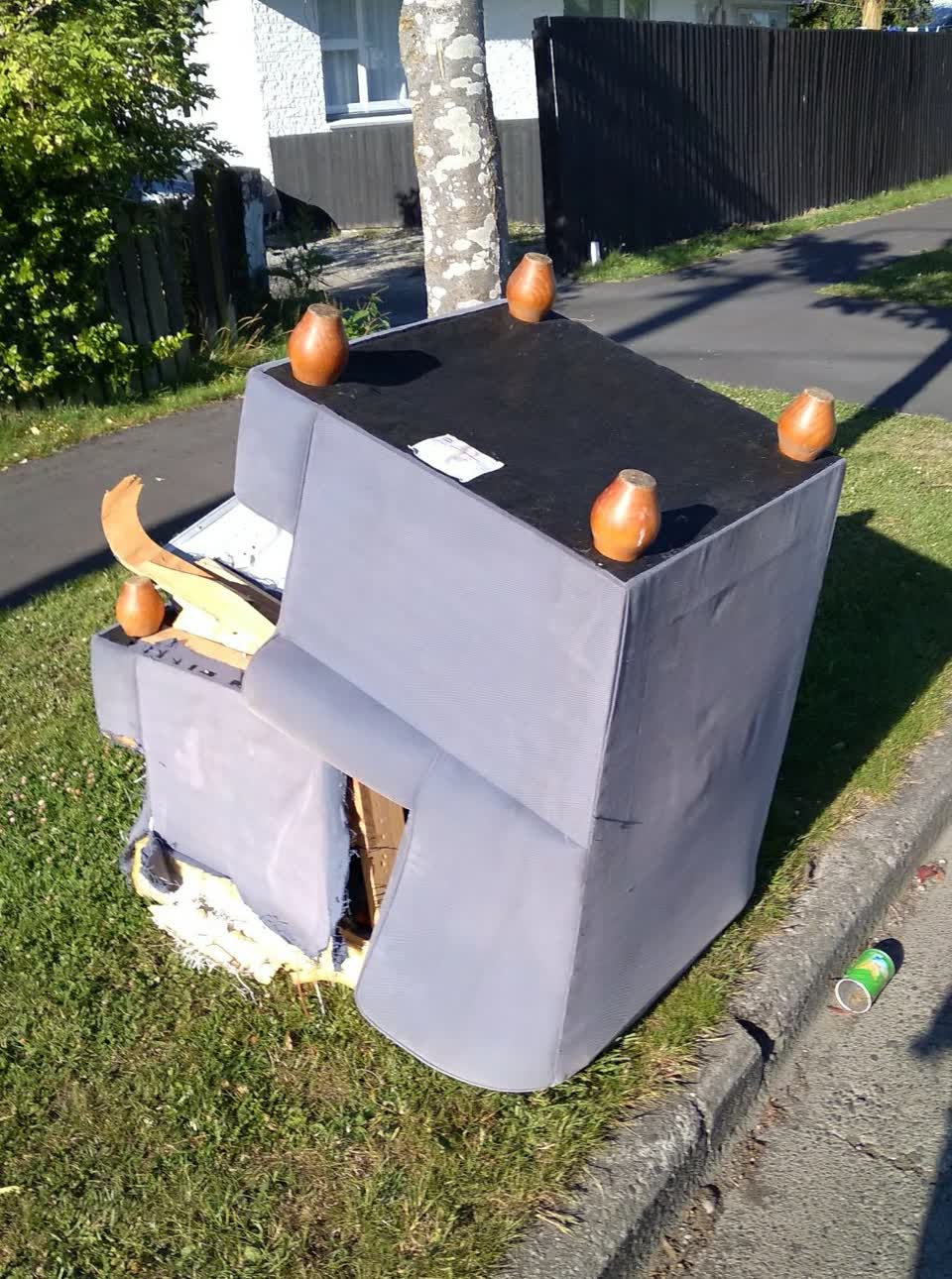 The photograph attached to this rubbish/recycling report