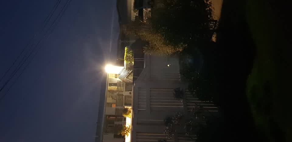 The photograph attached to this street light outage report