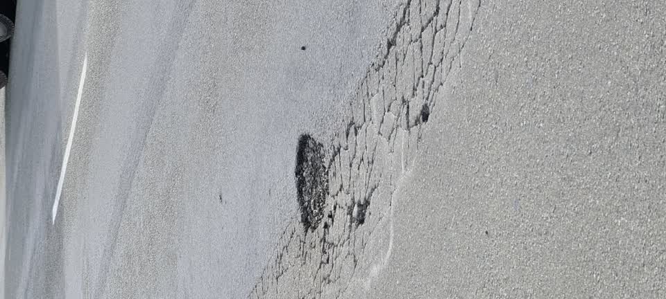 The photograph attached to this roading/streets report