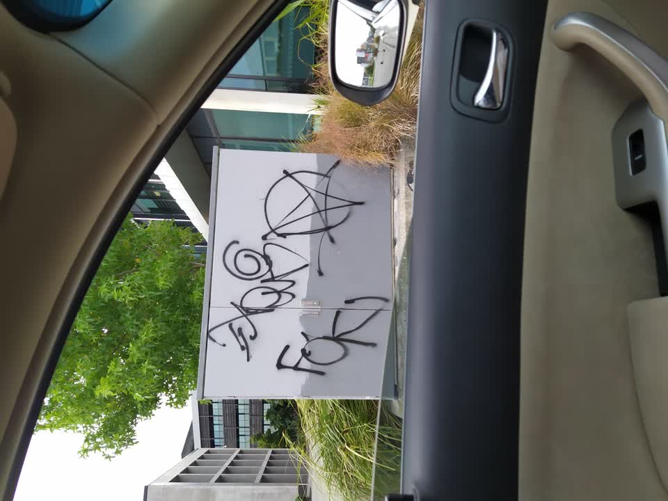 The photograph attached to this graffiti report