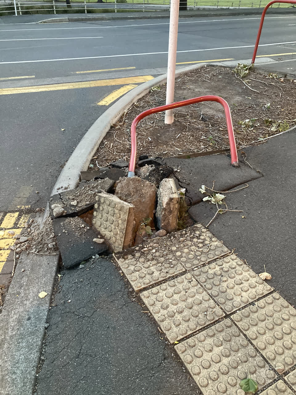 The photograph attached to this roading/streets report