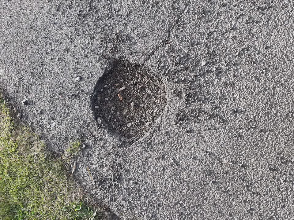 The photograph attached to this street light outage report