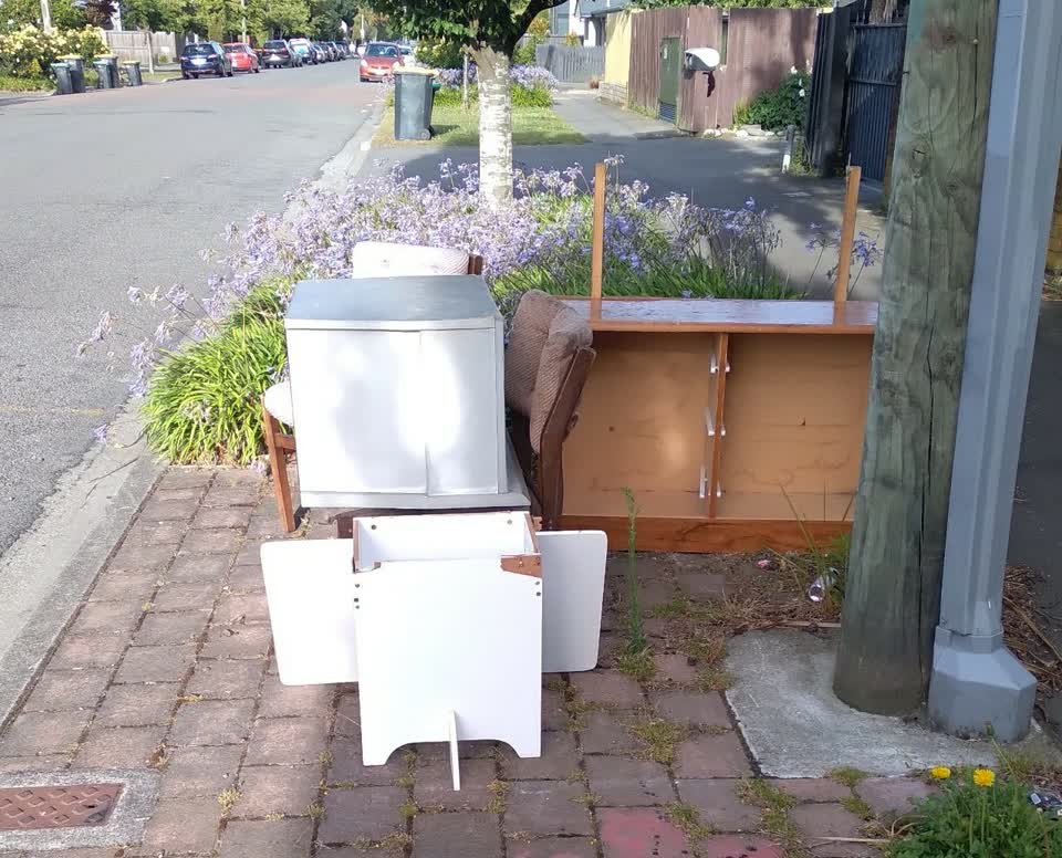 The photograph attached to this rubbish/recycling report