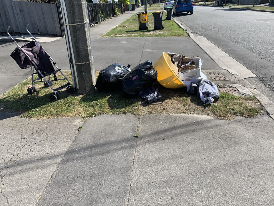 The photograph attached to this rubbish/recycling report