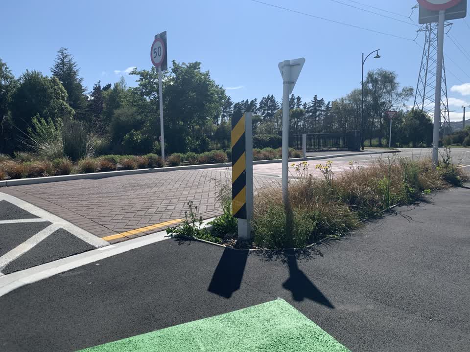 The photograph attached to this street light outage report