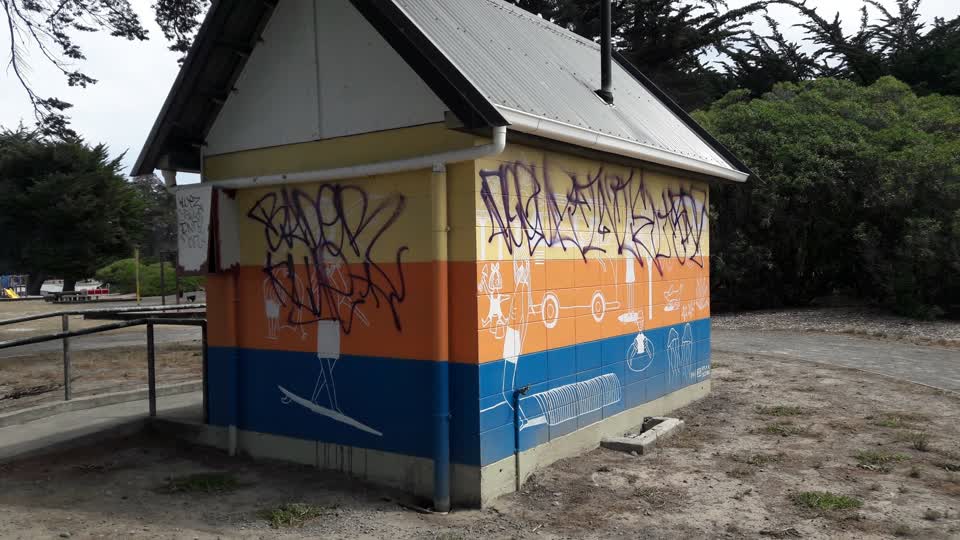 The photograph attached to this graffiti report