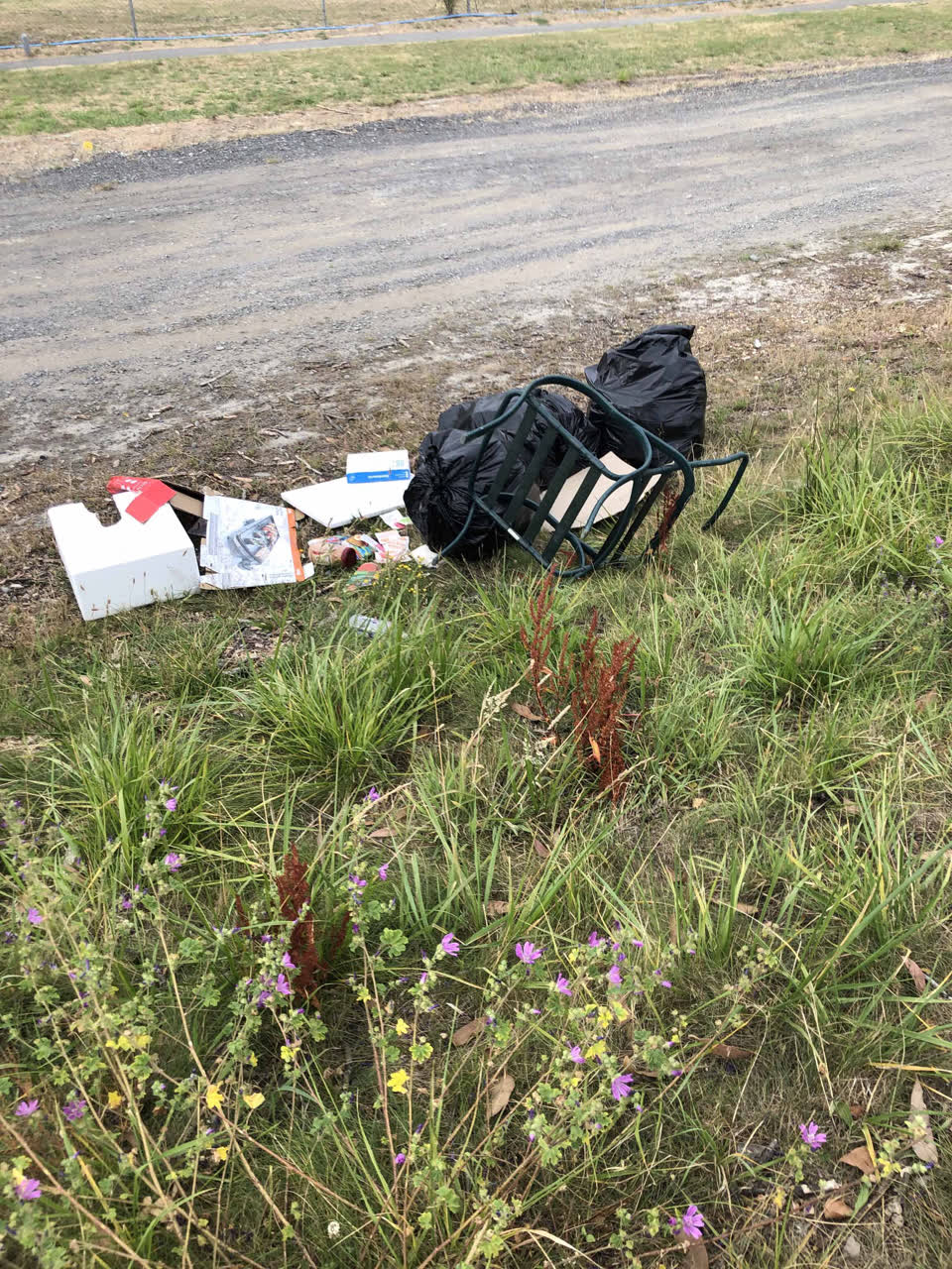 The photograph attached to this rubbish/recycling report