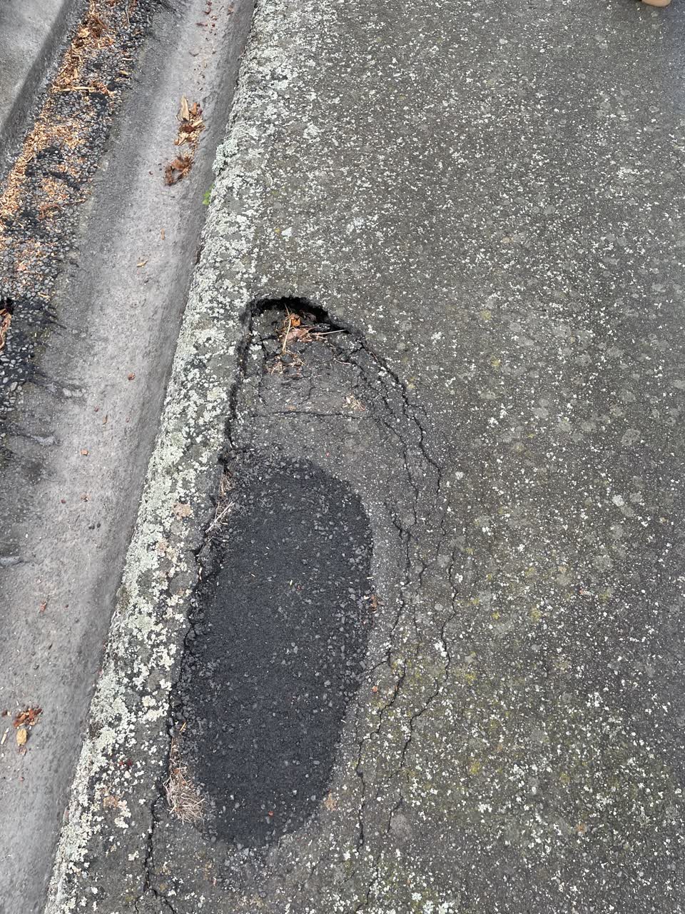 The photograph attached to this roading/streets report