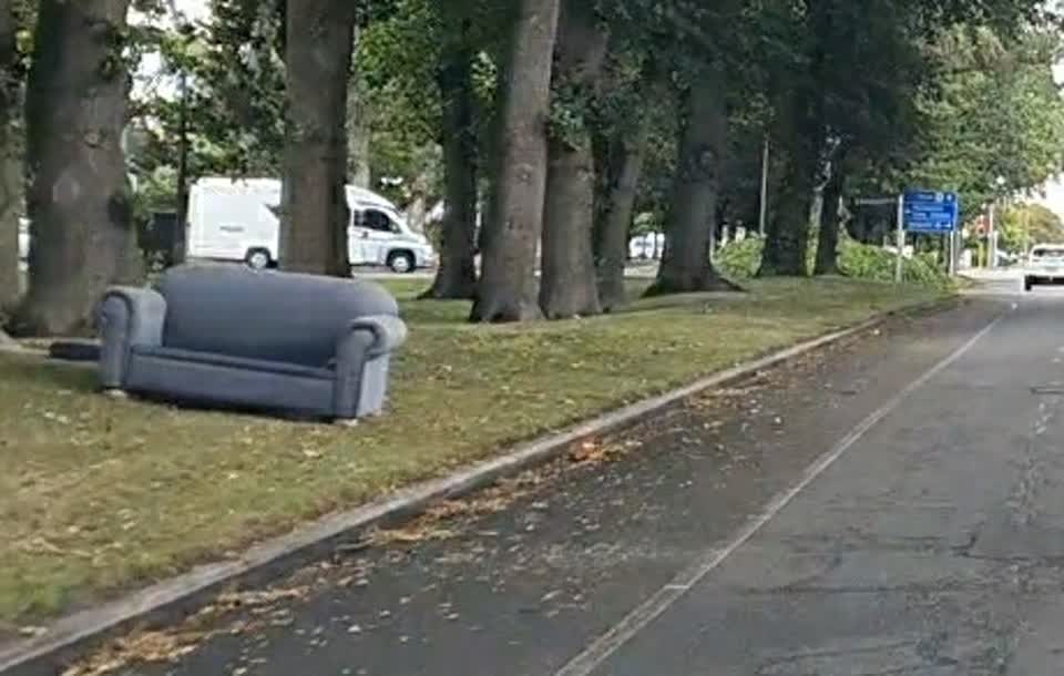 The photograph attached to this rubbish/recycling report