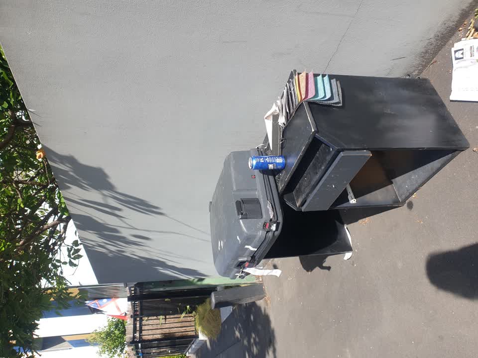 The photograph attached to this rubbish/recycling report